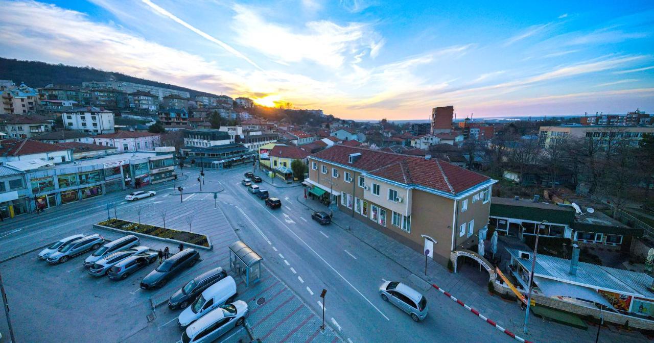 Пансион - Димитър Хадживасилев Svishtov Esterno foto