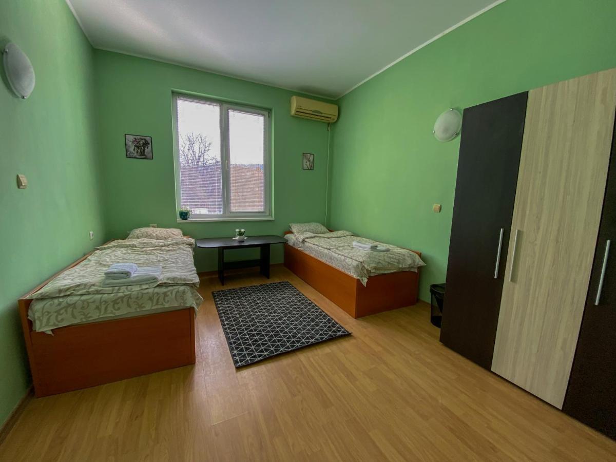 Пансион - Димитър Хадживасилев Svishtov Esterno foto