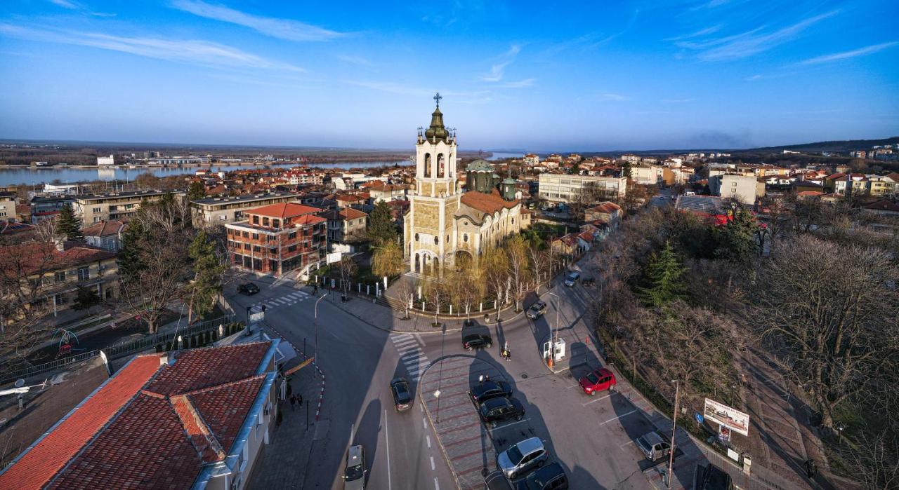 Пансион - Димитър Хадживасилев Svishtov Esterno foto