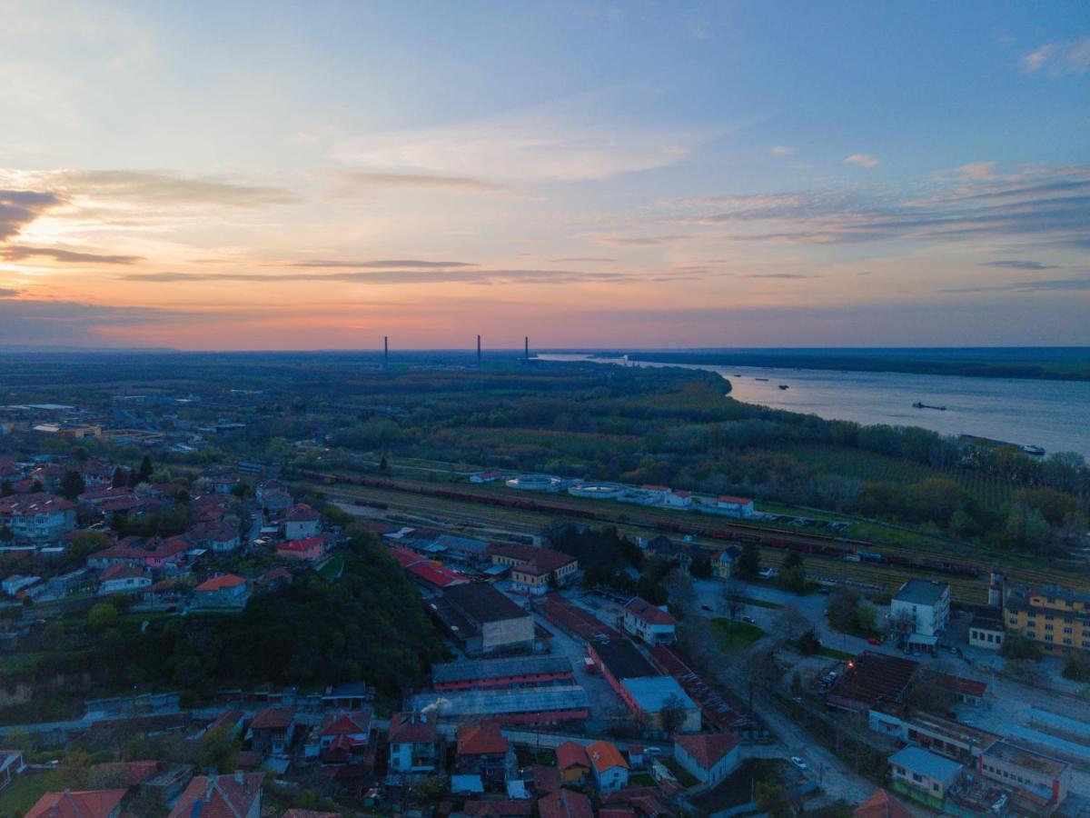 Пансион - Димитър Хадживасилев Svishtov Esterno foto