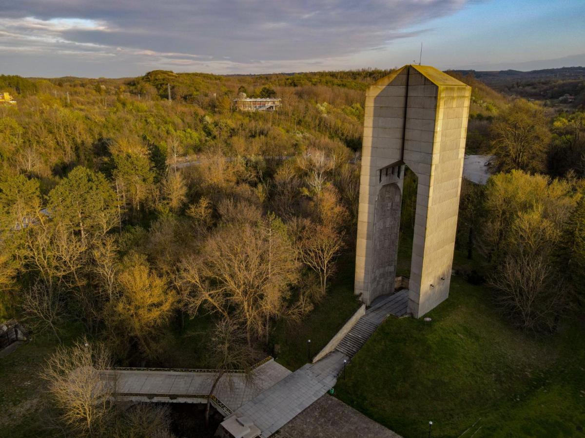 Пансион - Димитър Хадживасилев Svishtov Esterno foto